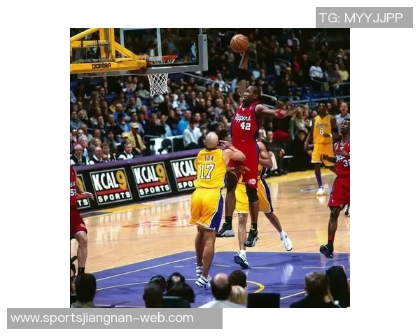 鲍威尔表现平平17分6板6助攻三分球命中率低迷引发关注